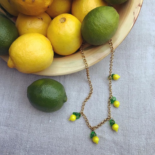 «مجوهرات الفواكه».. إكسسورات صيف 2020 بطعم مختلف!