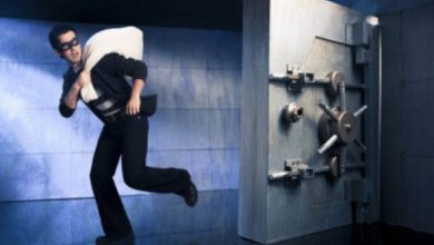 القبض على شاب اختبأ داخل بنك حتى الليل لسرقته