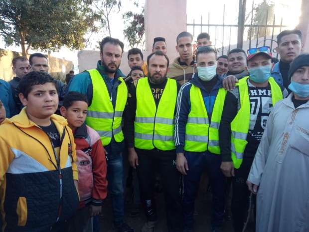 أسحار على جنيه وقفل.. «الصياد المحترف» يطهر المقابر من الأعمال.. (صور)