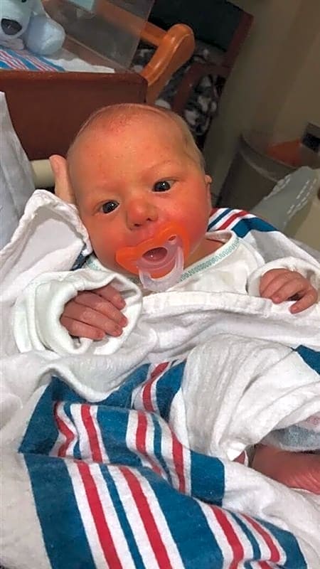 أغرب من الخيال.. سيدة تلد بعد علمها بخبر حملها بنصف ساعة فقط.. (صور) - 3