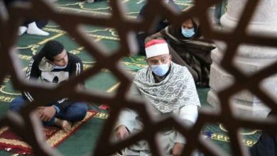 ما حكم لبس الكمامة في الصلاة.. دار الإفتاء تجيب عن تساؤلات تداعيات الكورونا