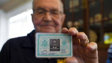 حدث بالفعل.. أمريكى يستعيد محفظة فقدها فى القارة القطبية قبل أكثر من 50 عاما.. (صور)