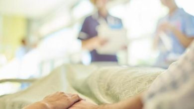 يخرج من غيبوبة استمرت 10 أشهر أصيب فيها مرتين بكورونا - 2