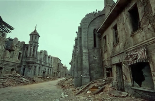 بقع الدماء تملأ مبانيها.. قصة «مدينة الأشباح» المهجورة.. (فيديو وصور)