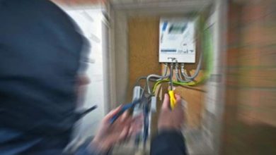 تغرم المخالفين 200 ألف جنيه.. الكهرباء تغلق كل الأبواب أمام سارقى التيار