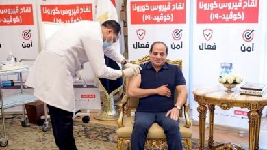 في رسالة لطمأنة الموطنين.. الرئيس السيسي يتلقى لقاح كورونا (صورة)