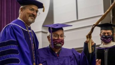 أمريكى يحصل على شهادة جامعية بعد 80 عاما من ترك الجامعة بسبب الحرب العالمية