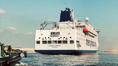 قناة السويس تستقبل مختلف أنواع السفن العالمية.. بينها أكبر مستشفى مدني عائم في العالم