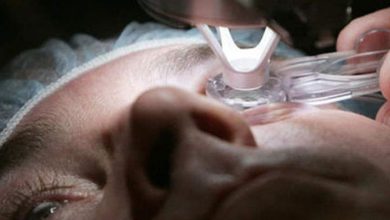 ما حكم زراعة العدسات الملونة عن طريق العمليات الجراحية؟.. دار الإفتاء تجيب